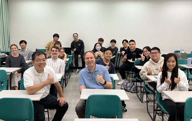 台科大EMI課創新　發問小卡無聲討論提升參與度 | 華視新聞