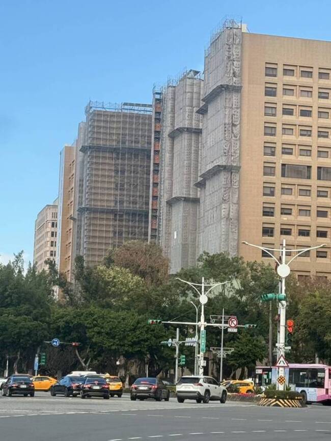 台大醫學院施工外牆火警　自行撲滅無人傷 | 華視新聞