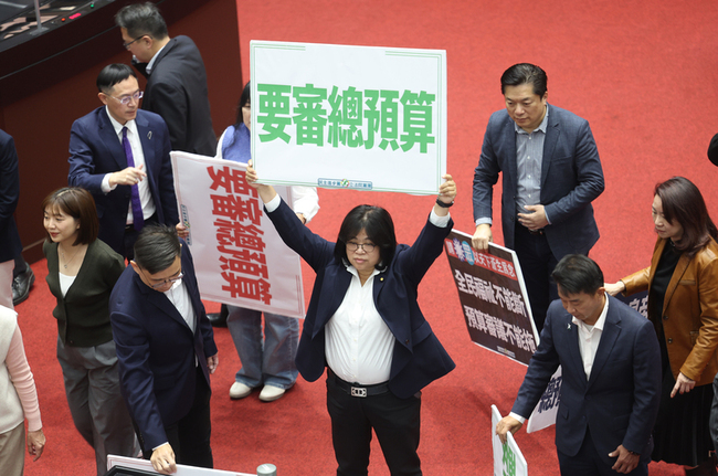 藍籲挺總預算先行動支案　綠盼下會期總預算案能付委 | 華視新聞