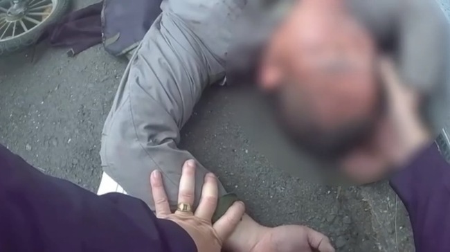 高雄環保隊員涉毆行人　大學生見義勇為壓制獲表揚 | 華視新聞