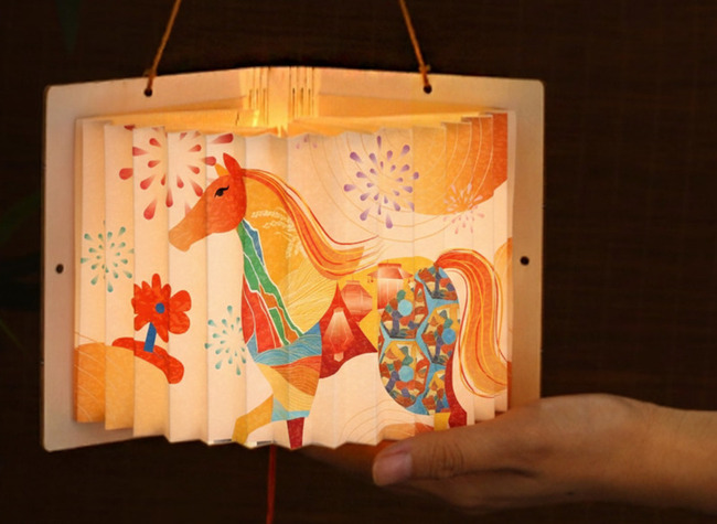 花蓮太平洋燈會  提燈「翻閱奇蹟」可當小夜燈 | 華視新聞