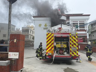 高市派出所疑寢室天花板電線走火　火勢撲滅無人傷