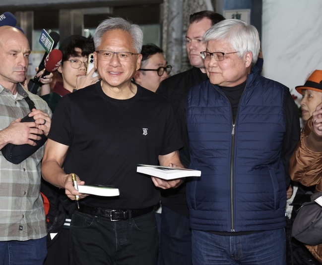 輝達助台灣代工廠拓AI工廠機會　黃仁勳重申互補合作 | 華視新聞