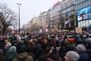 捷克總統指控外交部長政治勒索　8萬人上街支持總統