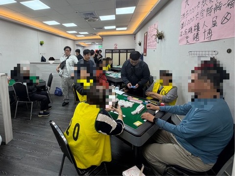 新北警連破2賭場 棋牌社涉籌碼換現金19人遭法辦