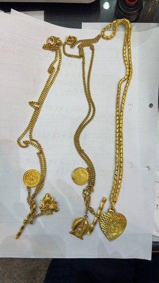 清潔隊回收衣櫃赫見百萬金飾　新北警循線物歸原主