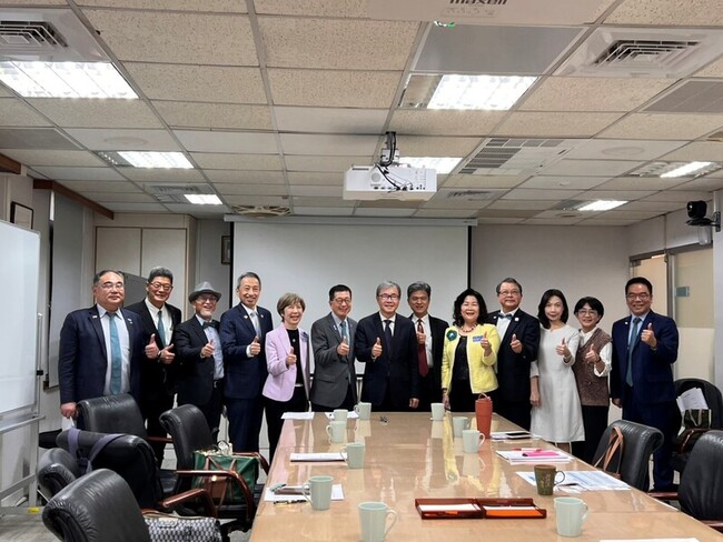 高中赴海外交換放寬 部定、校訂必修可採數位學習 | 華視新聞