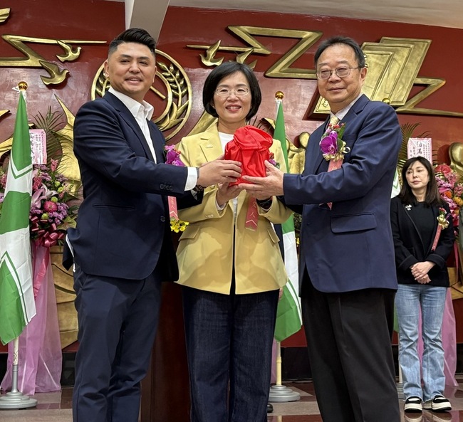 陳永福接新北民進黨團總召　盼撇政黨惡鬥為民謀福 | 華視新聞