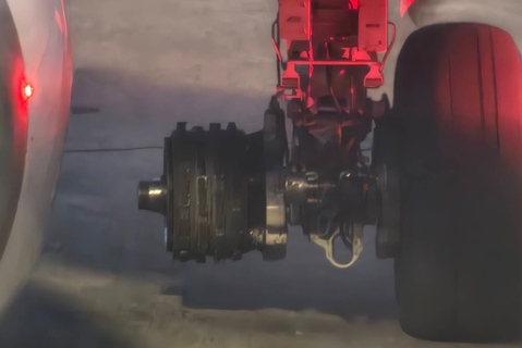 德威航空班機降落輪胎脫落 桃機北跑道關閉檢查