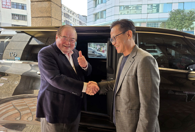 新北先嗇宮點燈藍營祈福　鄭麗文李四川13日將同台 | 華視新聞