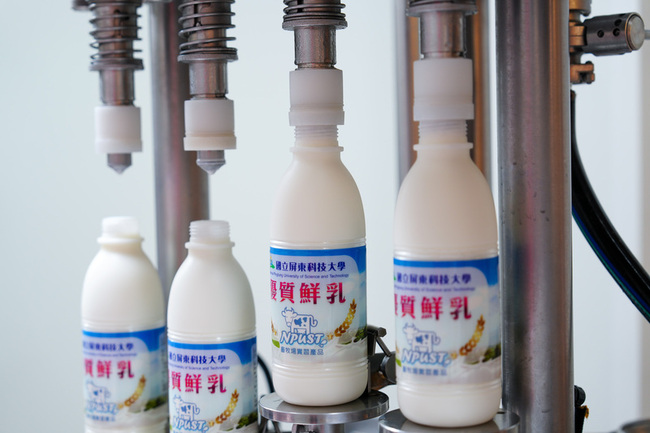 屏科大鮮乳香醇搶手　飼料照顧加工是3大功臣 | 華視新聞