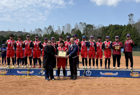 大專女壘聯賽6連霸　暨南大學：持續培育人才