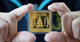 不是發圓形錢母　竹南五穀宮年初一發方形限量無事牌