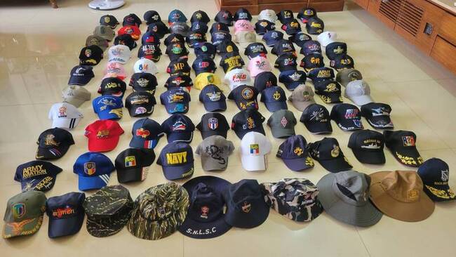 藏頭文結緣　文史者陳榮楷收藏逾200頂國軍紀念帽 | 華視新聞