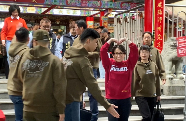 蕭副總統：「戰貓帽T」非賣品　已送1件給蔡英文 | 華視新聞