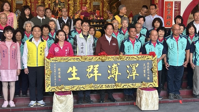 賴總統南投參拜天心寶宮　強調國防經濟並重 | 華視新聞