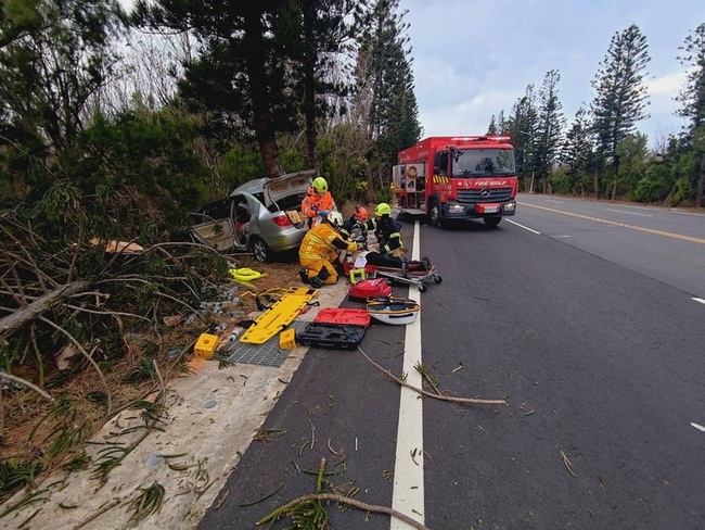 澎湖縣道白沙段車禍  黃姓夫婦命危送醫 | 華視新聞