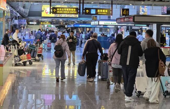春節疏運現首波返台人潮  澎湖機場部分航班延誤 | 華視新聞