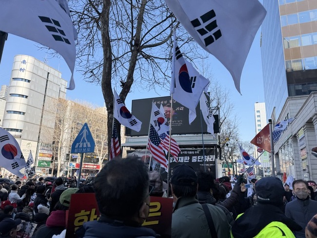 尹錫悅一審判無期徒刑　支持與反對民眾皆表失望 | 華視新聞