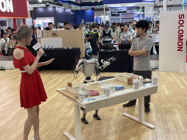 人形機器人奔跑跳躍更聰明　2026年上產線操作 | 華視新聞