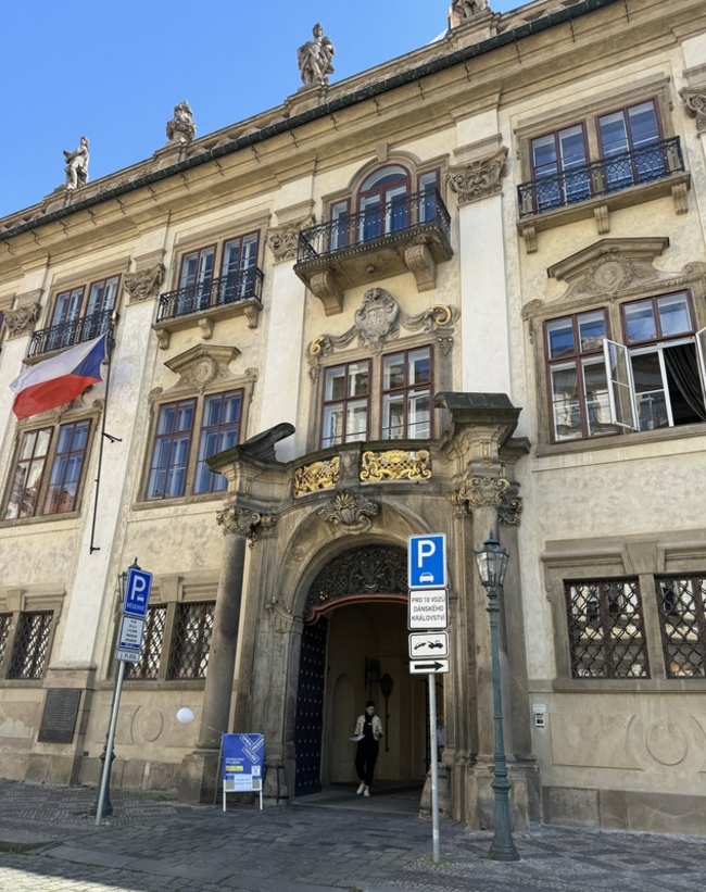 700位斯洛伐克文化人士連署信 示警捷克政治干預風險 | 華視新聞