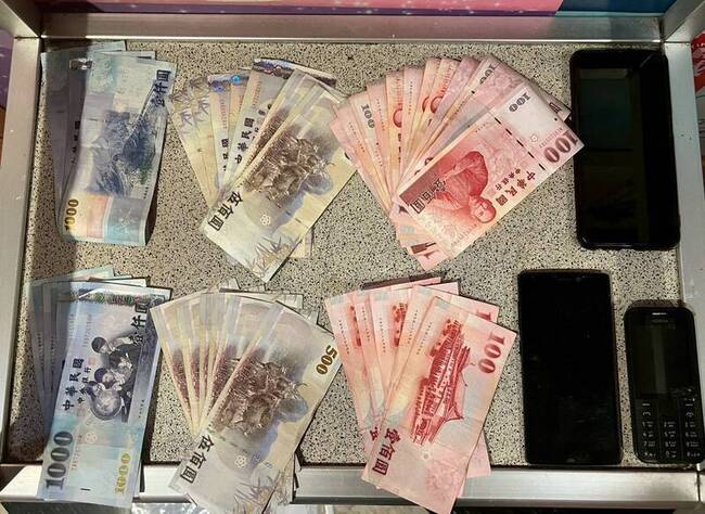 北市計程車司機遭搶　警南下台中網咖逮2嫌 | 華視新聞