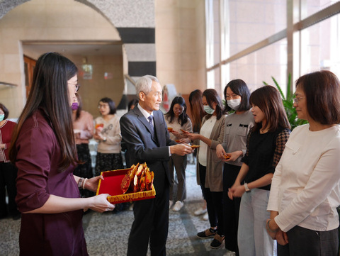 試院新春團拜　周弘憲：再精進考績法制