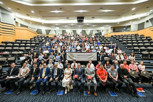 「造山者」作者赴新加坡談創作  駐星代表：晶片外交 | 華視新聞