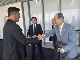 王貞治再度訪台　為台灣隊征戰WBC加油打氣