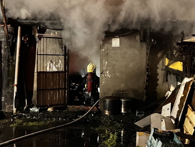宜蘭冬山平房暗夜惡火　屋主脫困火場發現焦屍 | 華視新聞