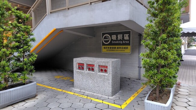 北市懷愛館室外吸菸區惹民怨　殯葬處擬改包廂 | 華視新聞
