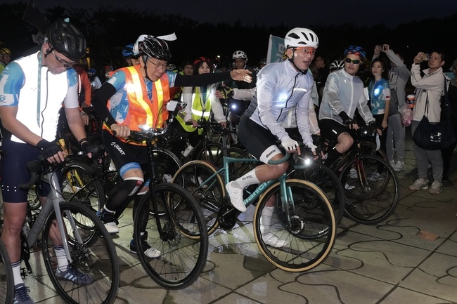 再次挑戰單車一日北高　柯文哲：民眾黨不會被打垮 | 華視新聞