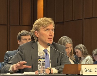 美次長：對台軍售立場不變　籲夥伴盡自身防衛責任