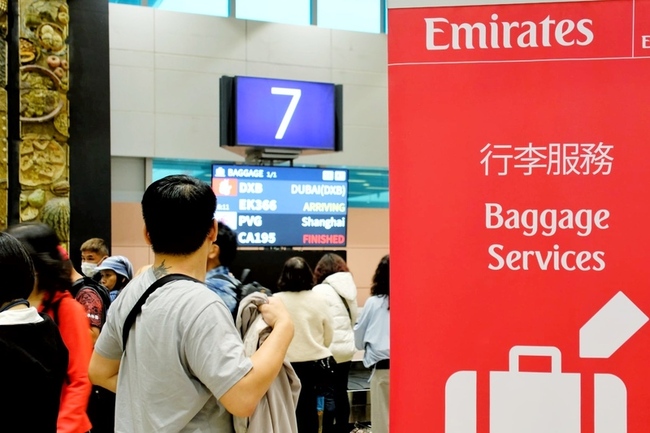 外交部接機杜拜返台客　民眾目睹美駐杜拜領事館遭炸 | 華視新聞