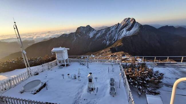 玉山凌晨零下3.7度　氣象站積雪5公分 | 華視新聞