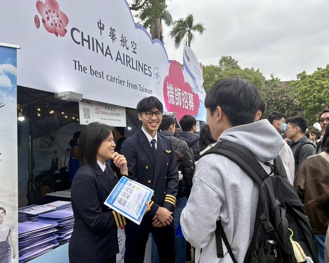 航空雙雄前進台大搶才　115年各招募約160名機師 | 華視新聞