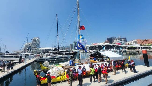 帛琉傳統帆船壯舉感動人心　海委會高雄港盛大迎船 | 華視新聞