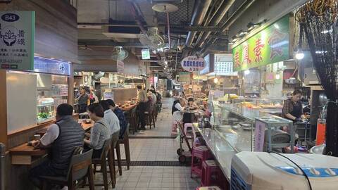 基隆仁愛市場2樓3/16起汰換空調 美食攤位停業2個月