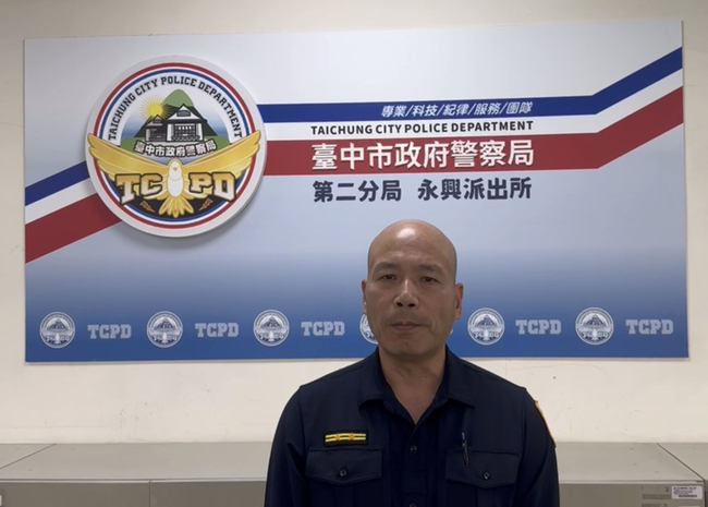 台中民眾指超商鮮奶瓶蓋邊緣疑有針孔  警調查釐清 | 華視新聞