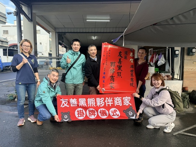 花蓮卓溪雞農獲贈「友善黑熊夥伴」  盼衝突變共存 | 華視新聞