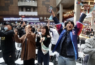 WBC台灣激戰韓國　延長賽勝出各地直播現場沸騰