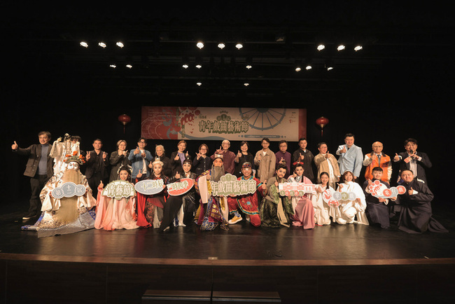 郎祖筠策展青年戲曲藝術節　為老傳統找新語彙 | 華視新聞