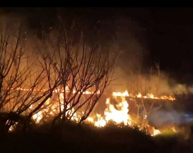 澎湖望安雜草火警　燃燒1萬平方公尺 | 華視新聞