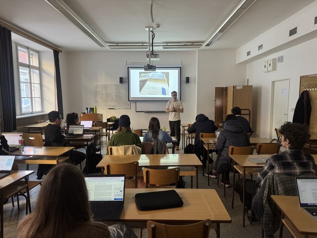 台灣議題走進捷克課堂　宗廟文化、數位民主成焦點 | 華視新聞