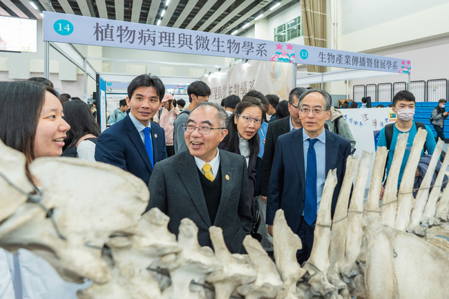 台大杜鵑花節登場  學系博覽會讓學生認識校園 | 華視新聞
