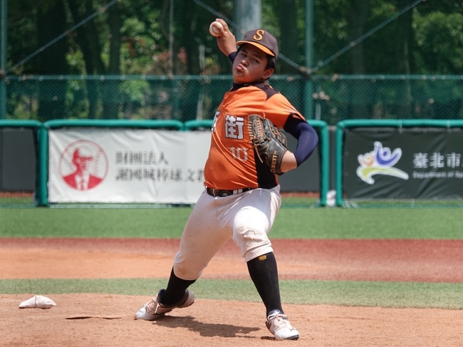 謝國城盃少棒田司恩登板穩守　南投新街搶首勝 | 華視新聞