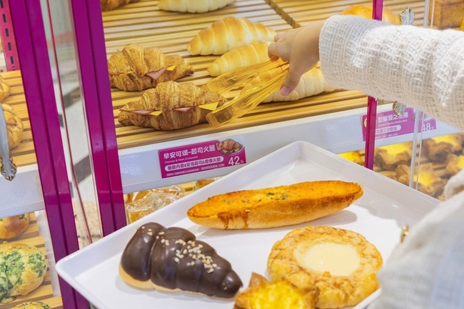 搶800億白金商機　全家吐司拚業績增3成統一超強化通路 | 華視新聞