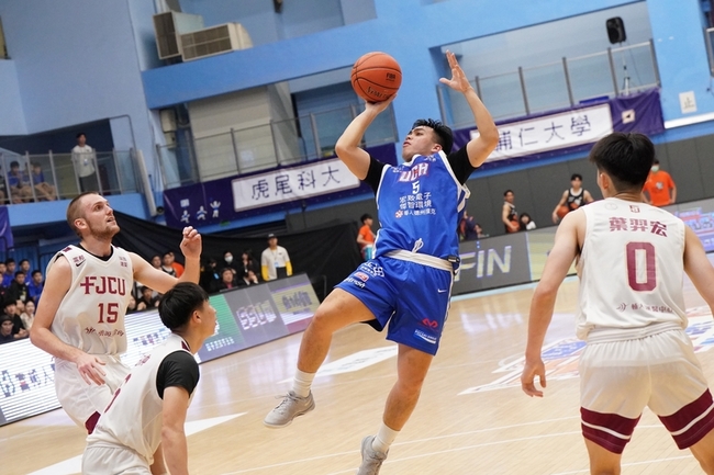 UBA潘偉傑逆轉3分打　健行勝輔大保晉級生機 | 華視新聞