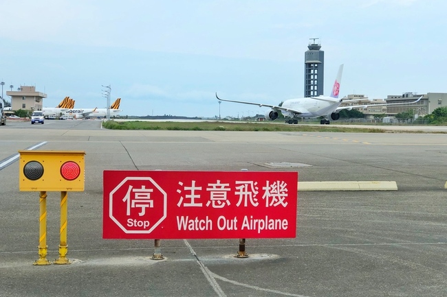 網傳機坪車輛疑違規　機場公司：確認符合規範 | 華視新聞