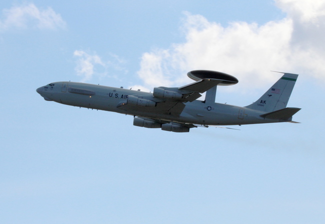 沙烏地基地遇襲美軍E-3預警機受損　陸戰隊抵中東 | 華視新聞